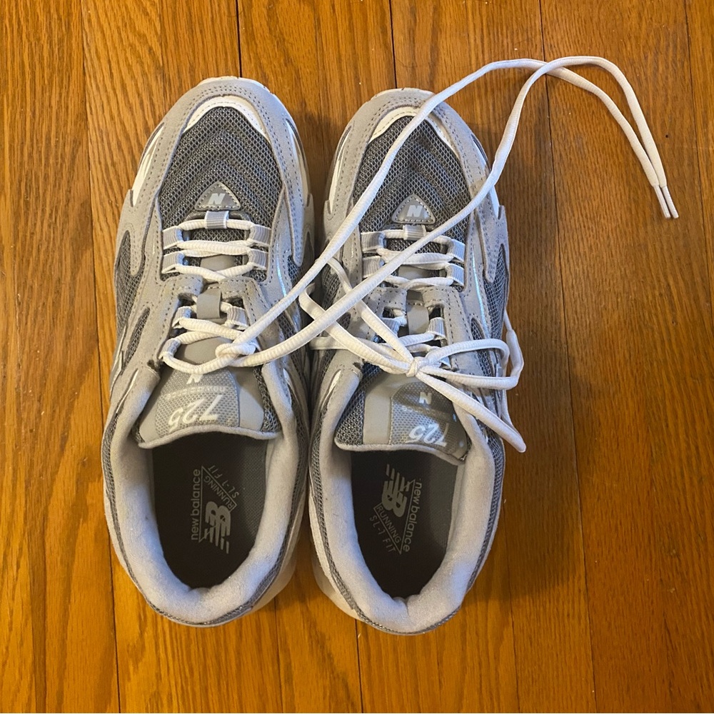 New Balance 725 Sneakers